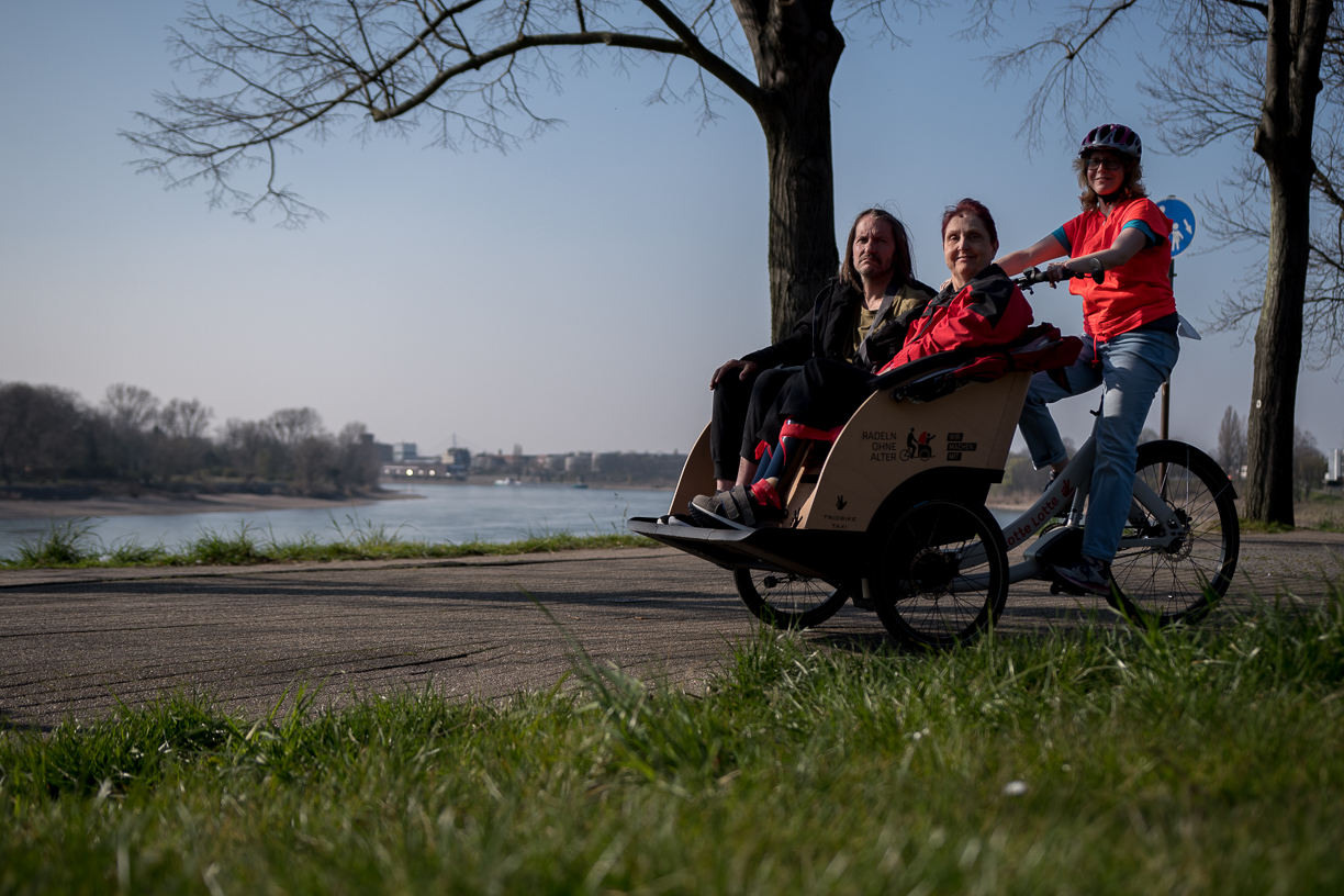 „Flotte Lotte“ stellt sich vor und genießt das Frühlingswetter